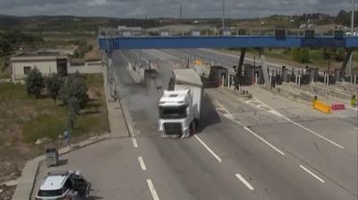Tr, nce gielere sonra jandarma aracna byle arpt