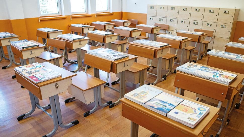 cretsiz kitaplar okul sralarnda