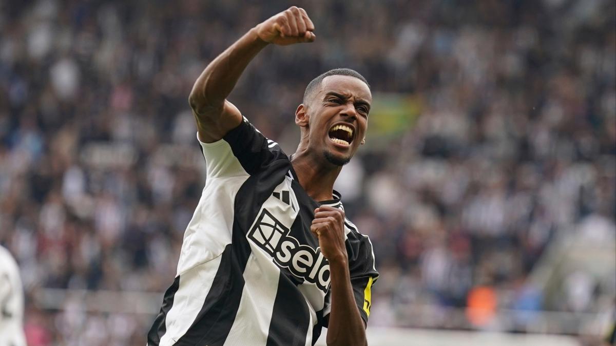 alexander isak liverpool transfer fotoraflar resimleri