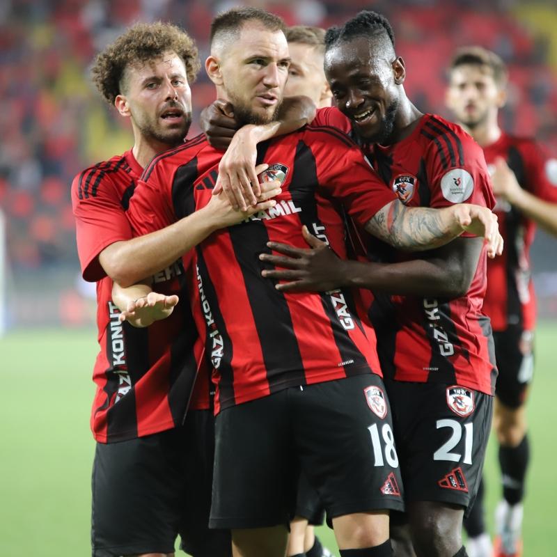 Genlerbirlii evinde Fenerbahe'yi arlayacak