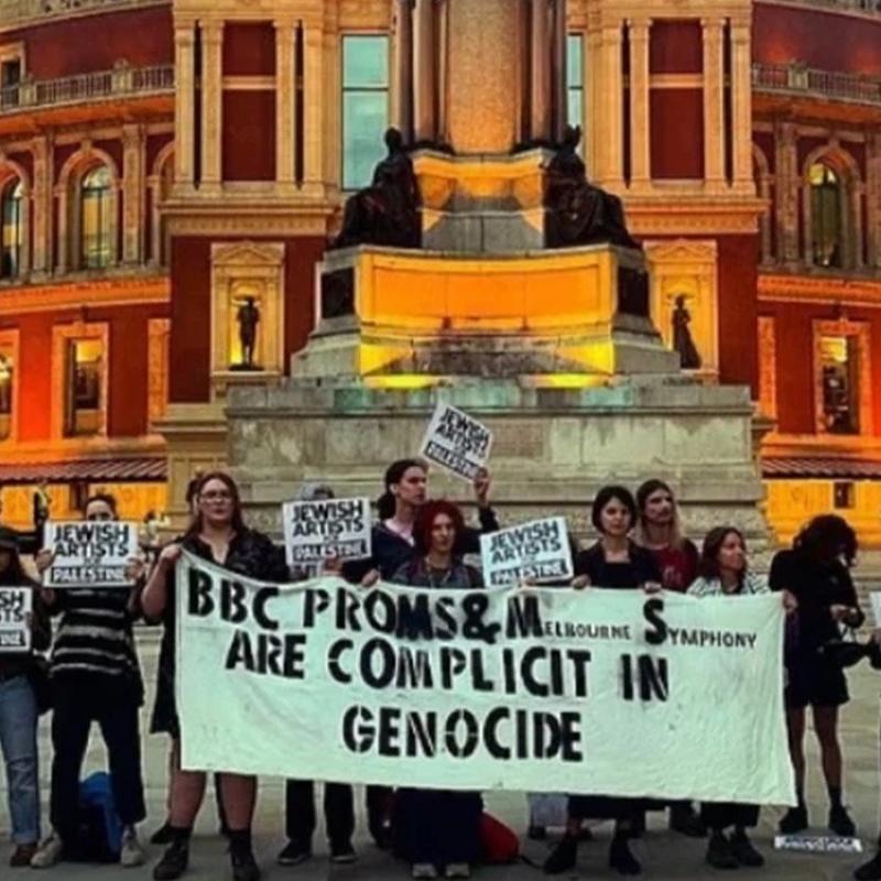 ngiltere'de Yahudi sanatlar, BBC festivalinde Filistin'e destek eylemi dzenledi