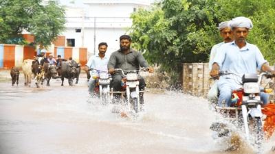 Pakistan' sel vurdu! 283 l