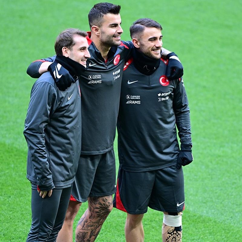 Takipten kardlar! Galatasarayl futbolculardan fla hamle