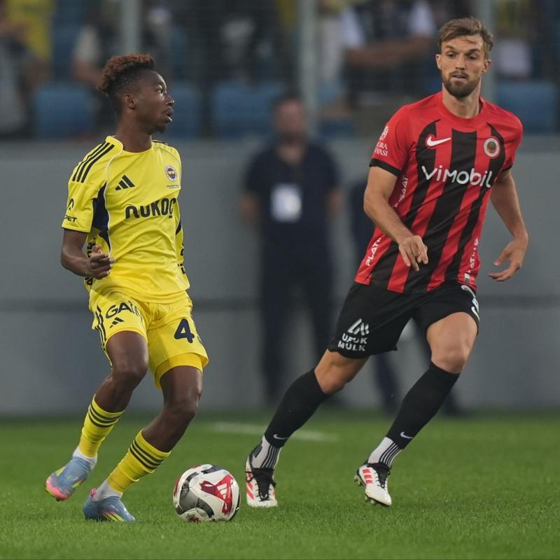 Fenerbah�e'de yeni transferler ilk 11'de!