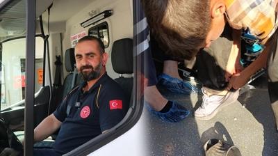 Ambulans ofrnden yrekleri stan hareket: ocuun aya plak kalnca, kendi ayakkablarn giydirdi