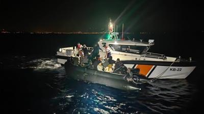 zmir Sahil Gvenlik, 48 dzensiz gmeni kurtard, 58 gmen yakaland