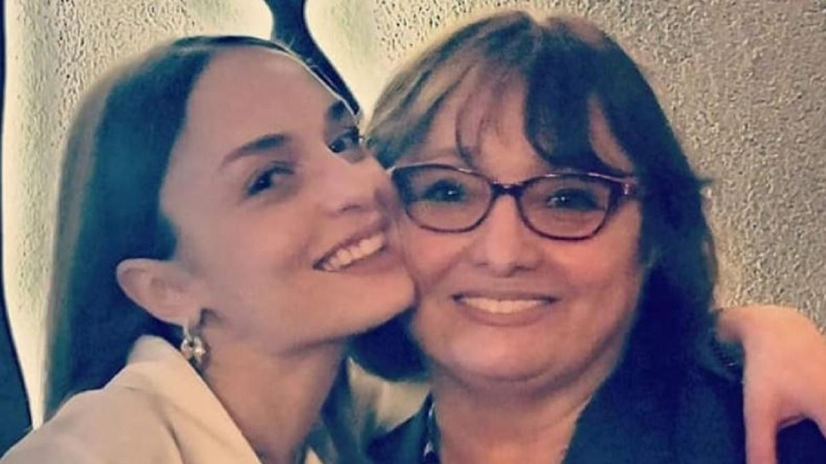 nilperi ahinkaya nilperi ahinkaya annesi meltem vural magazin fotoraflar resimleri