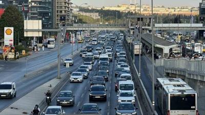 Okullar ald, stanbul trafii kilitlendi