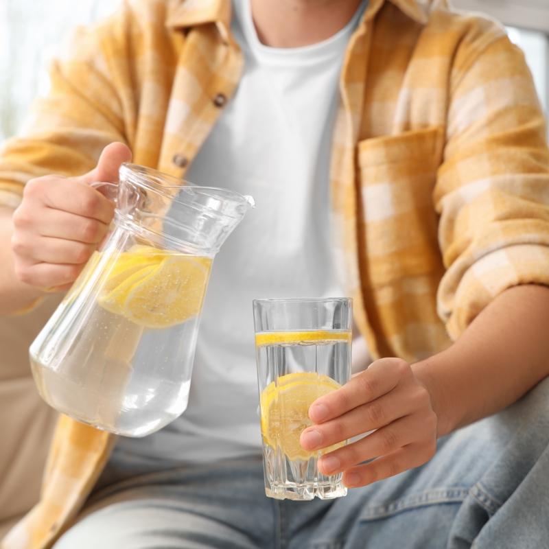 Akam yemeinden nce 1 bardak limonlu su iersen ne olur?