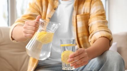 Akam yemeinden nce 1 bardak limonlu su iersen ne olur?