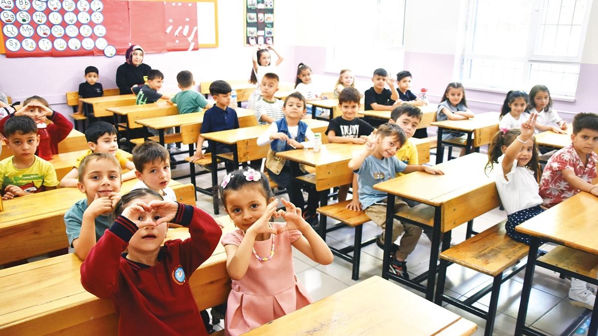 okula uyum  minik renciler  aile tanmas fotoraflar resimleri