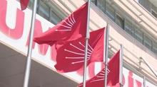 Hileli stanbul kongresi iptali... CHP, zgr elik'in grevden alnmasna itiraz etti