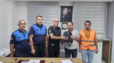 inde servet olan antay parkta buldu! Temizlik iisinden rnek davran