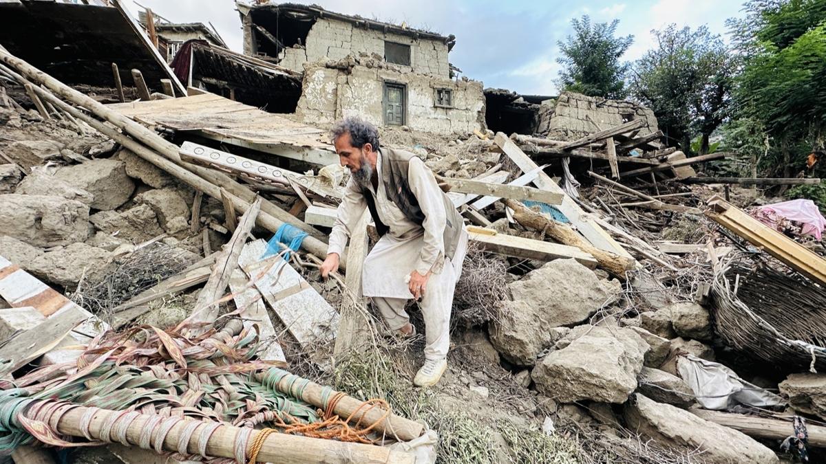afganistan kunar deprem fotoraflar resimleri