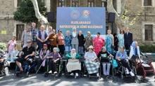 Bakan Gkta, Uluslararas Hayrseverlik Gn vesilesiyle Darlaceze balaryla bulutu