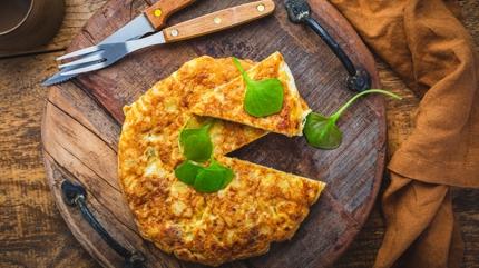 Kokusu ba dndryor! Patatesli omlet tarifi, yumuack oluyor