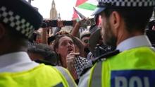 ngiltere polisinden ''Palestine Action'' protestosuna sert mdahale