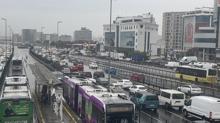 stanbul'da yamur yad, trafik kilitlendi: Younluk yzde 80'e kt