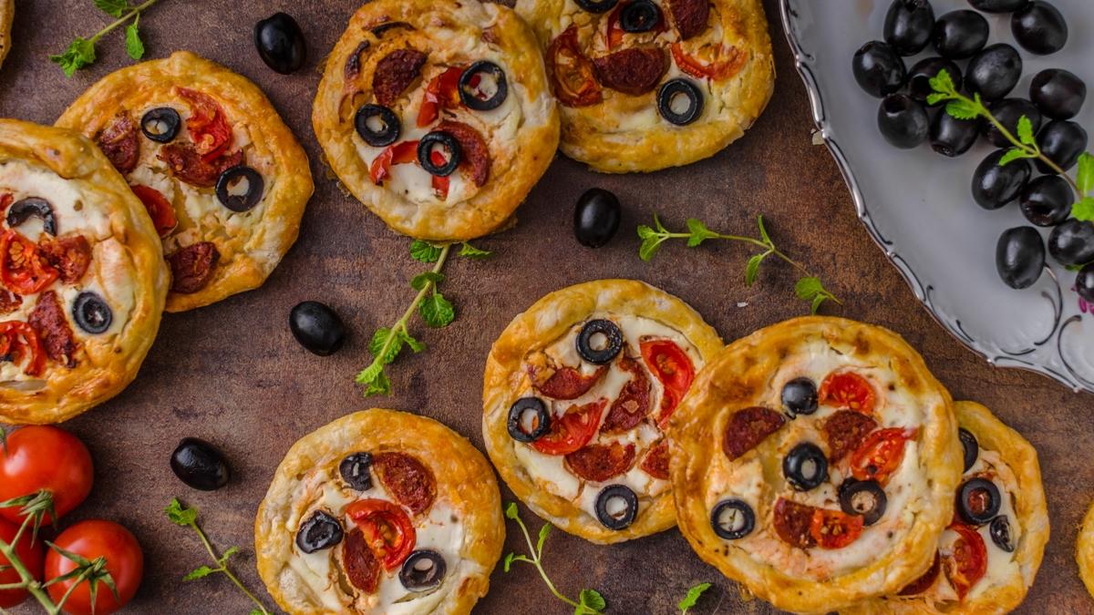 mini pizza tarifi mini pizza  kahvalt fotoraflar resimleri