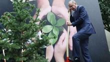 Bakan Erdoan, rencilerle fidan dikti