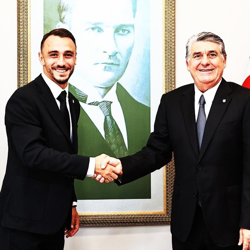 Resmi aklama! Gkhan Sazda, Beikta'ta