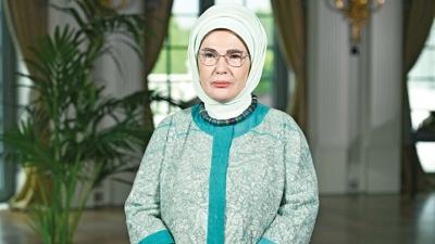 nsanl ayaa kaldracak yegane g eitimdir... Emine Erdoan'dan lider elerine video mesaj