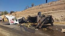 Yolcu otobs ile kamyon arpt: l ve yarallar var