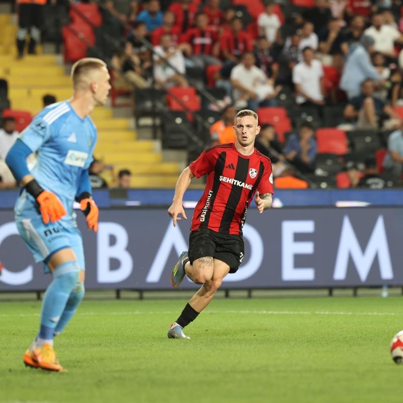 Gaziantep FK, Kocaeli'yi 2 golle ge�ti