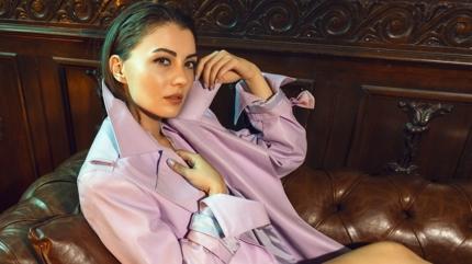 Oyuncu Burcu zberk: lkemizi ktlemeyi brakn