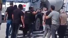 Trafik kavgas deil, boks ma gibi! Vatanda beton mikserini ringdeymi gibi yumruklad: te o anlar...