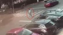 Beylikdz'nde koca deheti: Boanma aamasndaki eine pompal tfekle saldrd