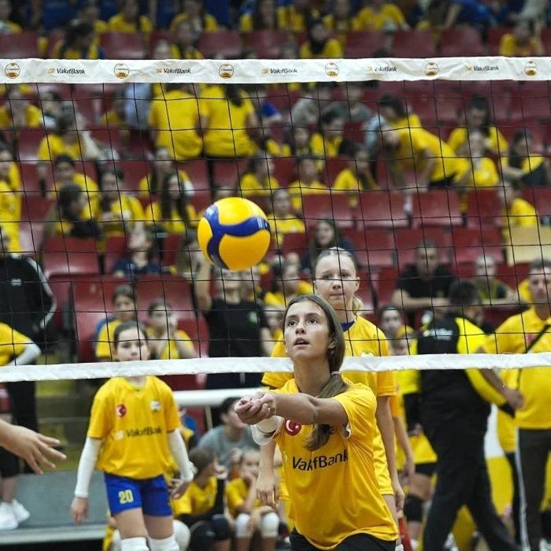 VakfBank'tan Bosna Hersek'te 1500 Gence Voleybol Destei!