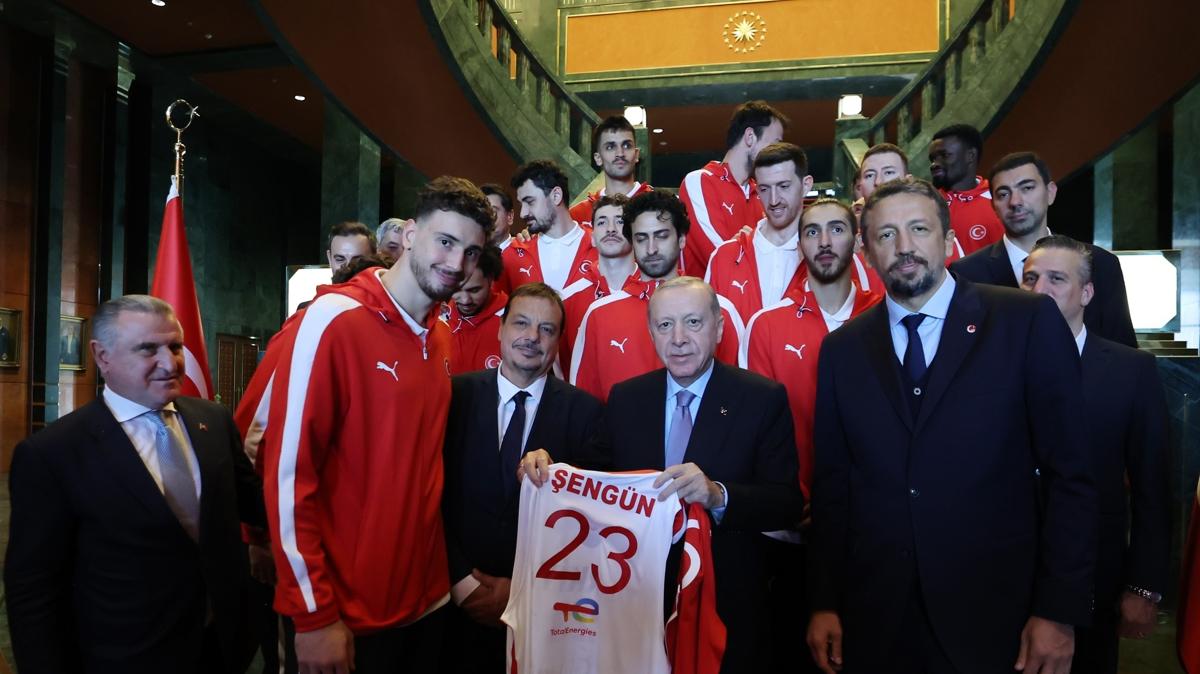 Cumhurbakan Recep Tayyip Erdoan A Milli Erkek Basketbol Takm Avrupa Basketbol ampiyonas fotoraflar resimleri