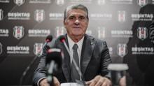 Serdal Adal aklamalarda bulunuyor!