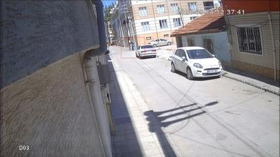 6 yandaki ocuk camdan att! Sokaktan geen kadn alp gitti