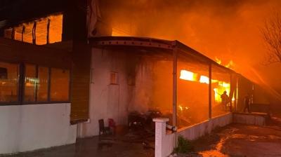 zmir'de mobilya fabrikasnda yangn
