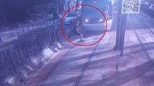 Saniye saniye kameralara yansd! Tramvay yrekleri aza getirdi
