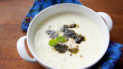 5 dakikada kasenin dibini greceksiniz! Kesilmeyen yourt orbas tarifi