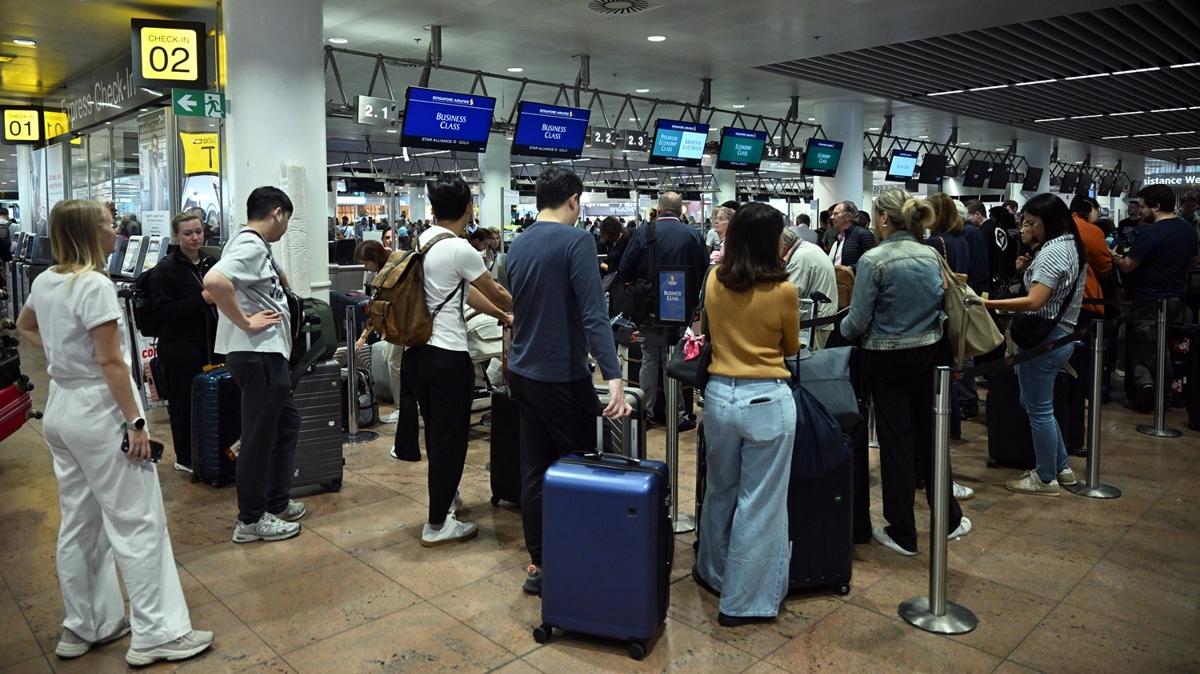 havaliman saldr uu iptal check-in sorunu fotoraflar resimleri