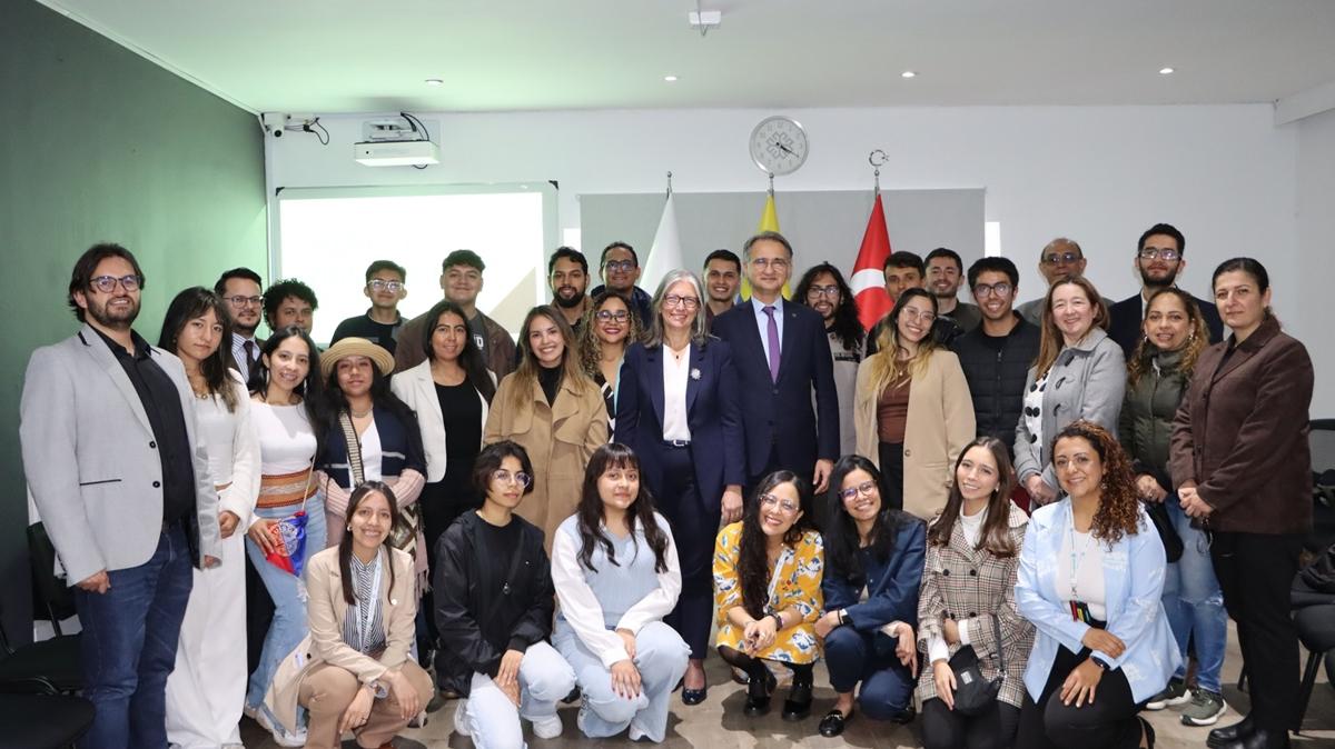 Trkiye Maarif Vakf Kolombiya Trkiye Burslar Dileri Bakanl Cortes fotoraflar resimleri