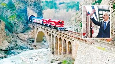 Bakan Uralolu aklad! Turistik Karaelmas Ekspresi yola kyor