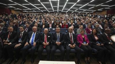 Bir kurultay bile beceremediler! Yeterli imza kmaynca 