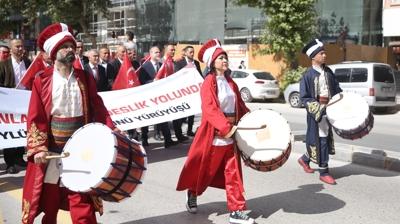 Davul sevgisi Aye Ezer'i mehter takmna tad