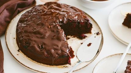 ay saatine tam yetien slak kek tarifi: Damak atlatan ikolata soslu slak kek, ertesine gne kalmyor