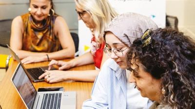 Giriimci kadnlara dijital g... Trk Telekom'dan 2 milyon TL hibe