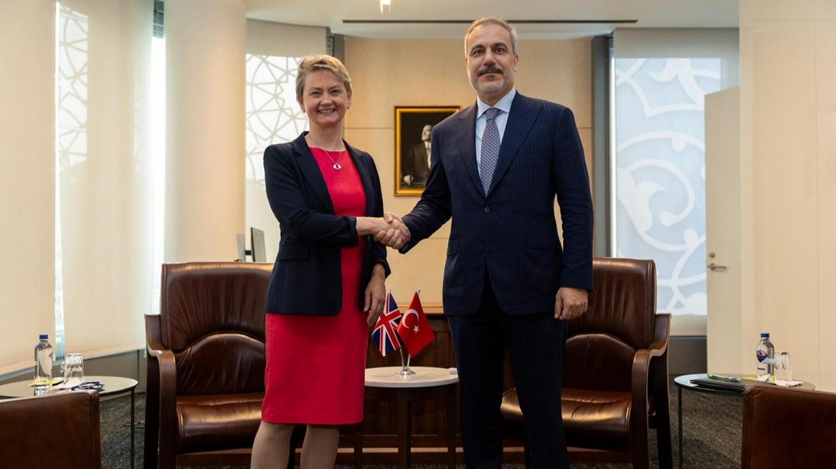Hakan Fidan Yvette Cooper Trkevi fotoraflar resimleri