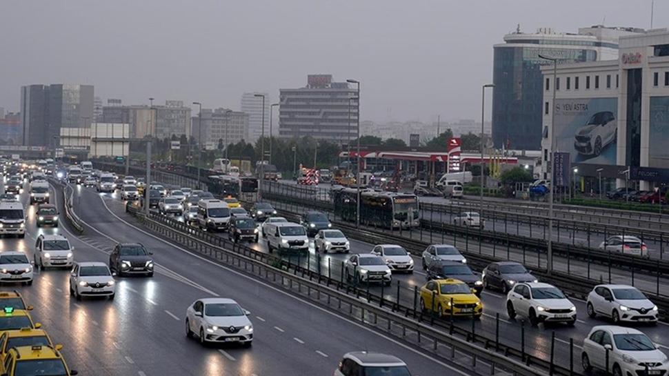 Yamurla gelen trafik ilesi! stanbul kilitlendi
