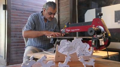Açacağı atölyesi deprem günü yıkılan ahşap ustası, Kültür ve Sanat Çarşısı'nda moral buldu