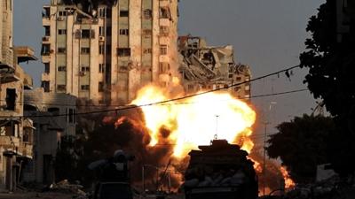 BM: srail Gazze'de ar bombardmana devam ediyor
