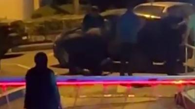 Polis ekiplerine zor anlar yaatt! O anlar cep telefonu kamerasna yansd